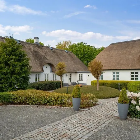 Jolanda By Interhome